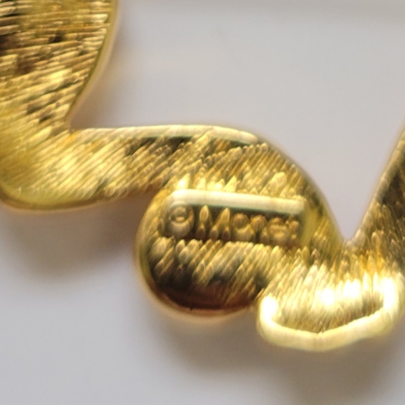 Vintage Monet Wreath Brooch Pin Gold Tone Faux Pearl Jewelry  1.5" - Picture 4 of 4